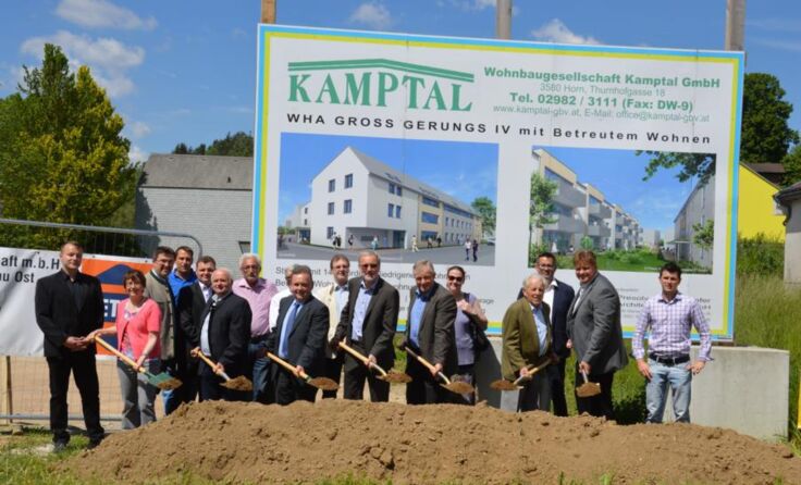 Vertreter der Bauträger und Baufirmen sowie der Stadtgemeinde Groß Gerungs. 