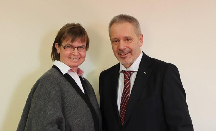 Raiffeisen-Prokurist Wolfgang Pundy mit Direktorin Maria Ohrfandl. Foto: Jürgen Mück