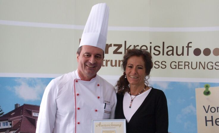 V.l.: Küchenchef Küchenmeister Alfred Pichler, Sabine Hollomey, Foto: HKZ Groß Gerungs