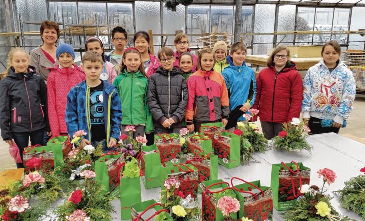 Die „Schule in der Gärtnerei“ machte sichtlich Spaß. Foto: Adalbert Hackl
