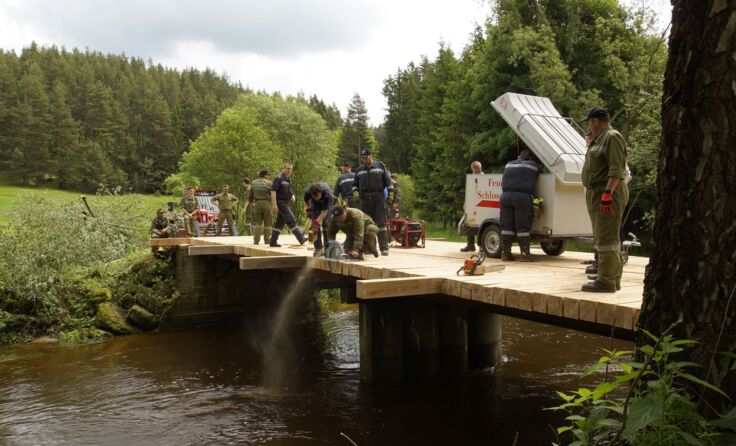 Die Mitglieder des Katastrophenhilfsdienstes bei der Arbeit. Foto: Erwin Dörr