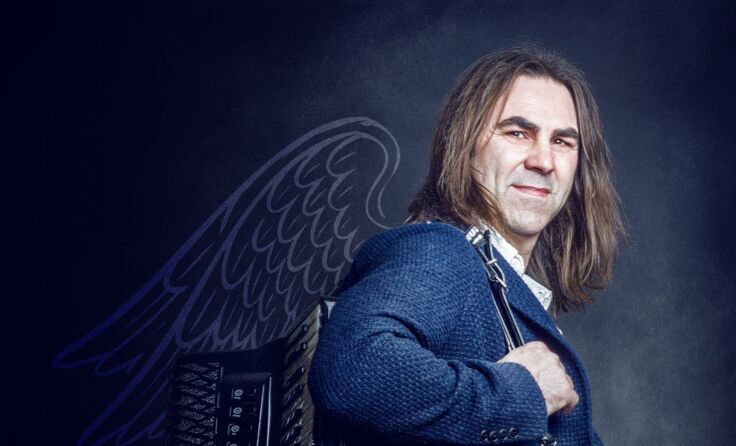 Stolzer Woidviertler, der Mundart-Liedermacher Günther Novak. Foto: Andraj Sonnenkalb