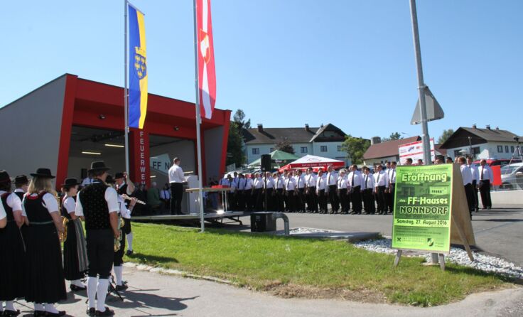 Bei strahlendem Wetter wurde das neue FF-Haus offiziell eröffnet. Fotos: FF Nonndorf