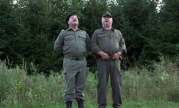 Rudi Roubinek und Gregor Seberg am Militärgelände in Allentsteig. Foto: PULS 4