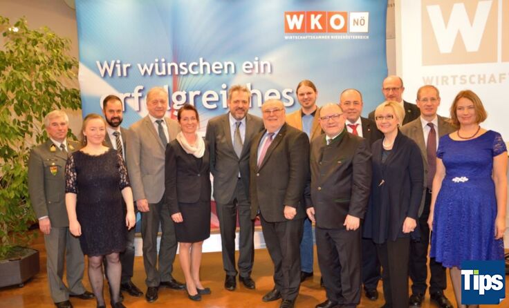 Vertreter regionaler Politik und Wirtschaft sowie Ehrengäste. 