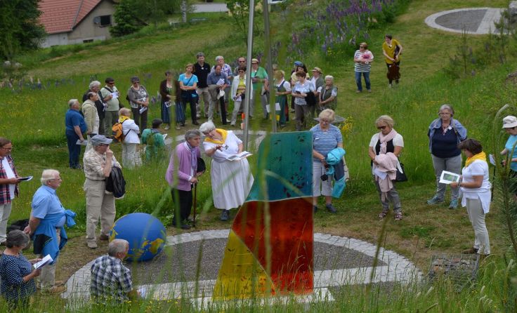 Der feierliche Abschluss fand beim Lichtweg in Schönbach statt. Foto: W. Zarl
