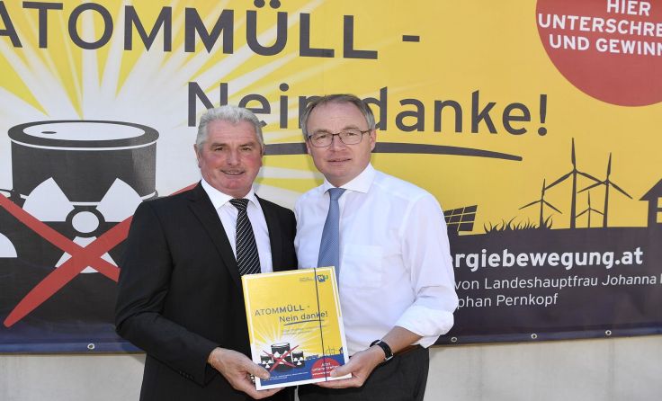 V.l.: Bgm. Johann Hölzl und LH-Stellvertreter Stephan Pernkopf; Foto: NLK Filzwieser 
