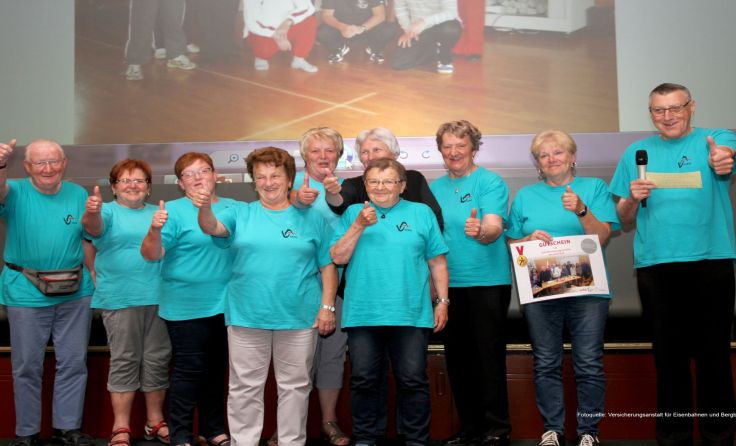 Großer Jubel bei der "Nordic Walking-Gruppe“ aus Schwarzenau. Foto: zVg Vida