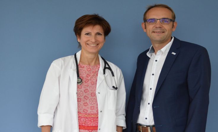 Fachärztin Eleonora Brandl und NÖGKK Service Center Leiter-Stv. Herbert Jordan; Foto: NÖGKK