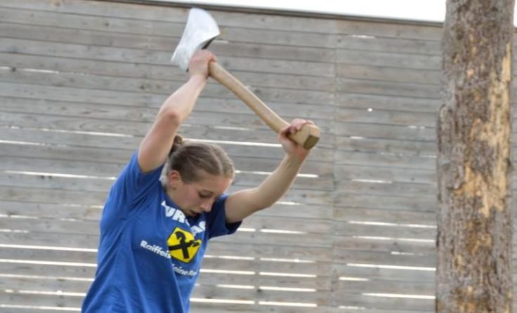 Gisela beim „Liegend Schroten“