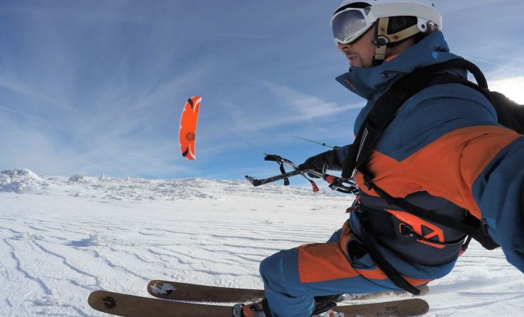 Trendsportart Snowkiten - auch im Bezirk möglich; Foto: Snowkitekurse.at