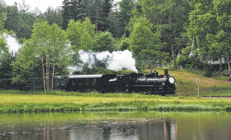 Der Sonderzug wird von der Dampflokomotive gezogen. Foto: NÖVOG/knipserl.at