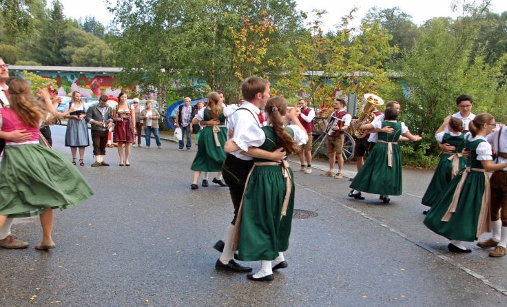 Unter anderem unterhielt die Volkstanzgruppe aus Kottes die Besucher. Foto: Reinhard Hofbauer