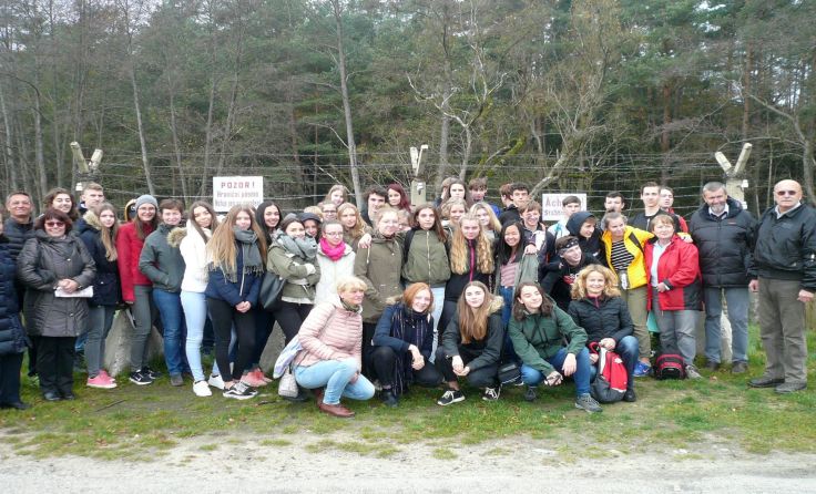 Ein gemeinsames Gruppenfoto mit den tschechischen Freunden; Fotos: Gymnasium