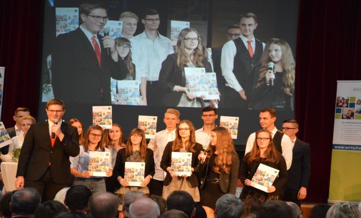 Die Hauptdarsteller - Schüler aller vier Schulen gestalteten den Abend wesentlich mit. Fotos: zVg