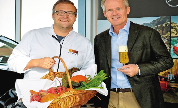 Haubenkoch Michael Kolm mit Brauereichef Karl Schwarz, dem Partnerbetrieb; Foto: Franz Atteneder