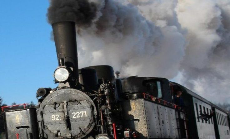 Am 24. Dezember wird zur Jubiläumsfahrt mit dem Christkindl-Sonderzug geladen. Foto: MLV