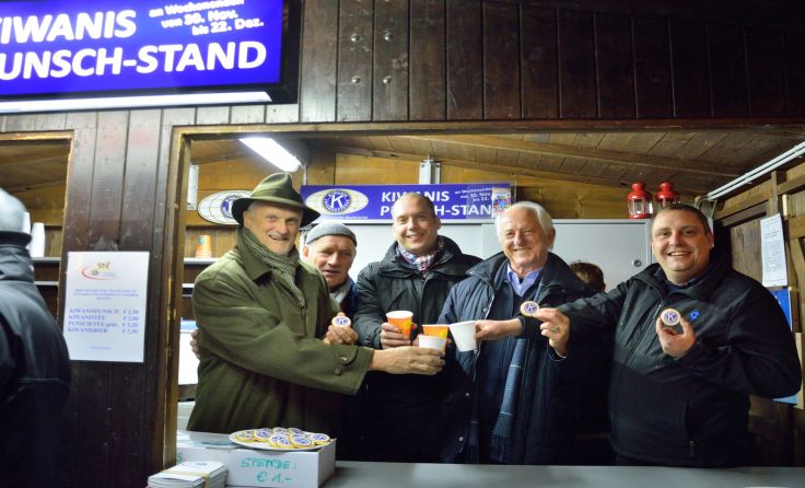 Der Kiwanis Punsch-Stand erfreut sich Jahr für Jahr großer Beliebtheit Foto: KaVo