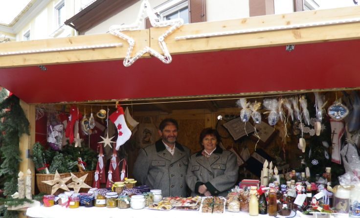 Adventstand der Goldhauben-, Hut- und Bauerngruppe Kirchdorf