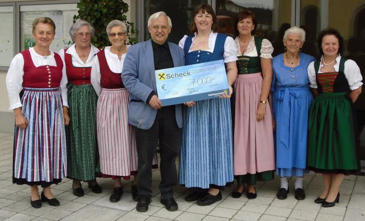 P. Meinrad Brandstätter, Pfarrprovisor von Traberg nahm die Spende dankend entgegen.