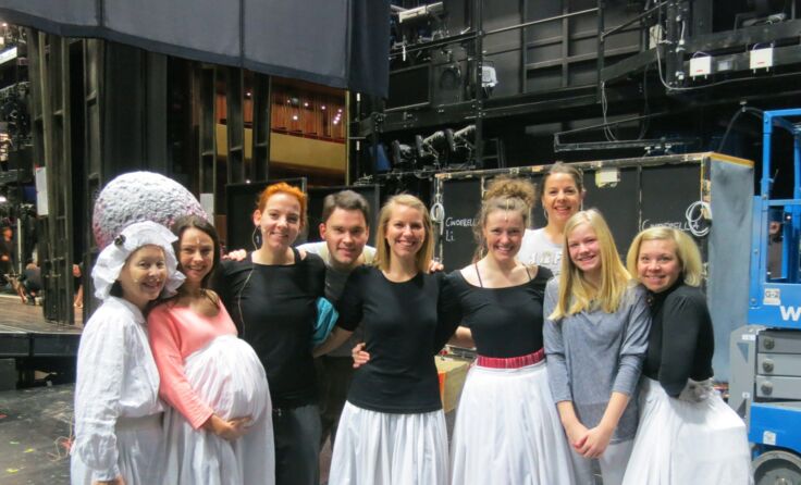Für Julia Sophie Ruezhofer (2.v.re) erfüllte sich mit dem Besuch im Theater ein Herzenswunsch. 