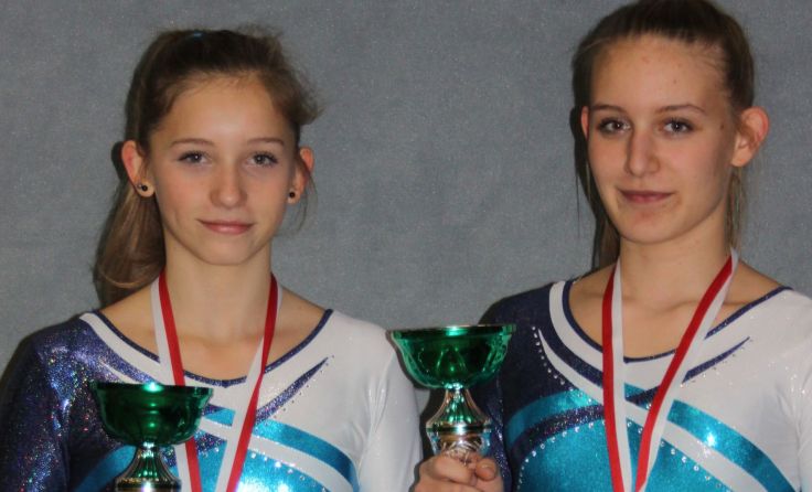 Ronja Matschiner und Laura Winklmayr (v.l.)