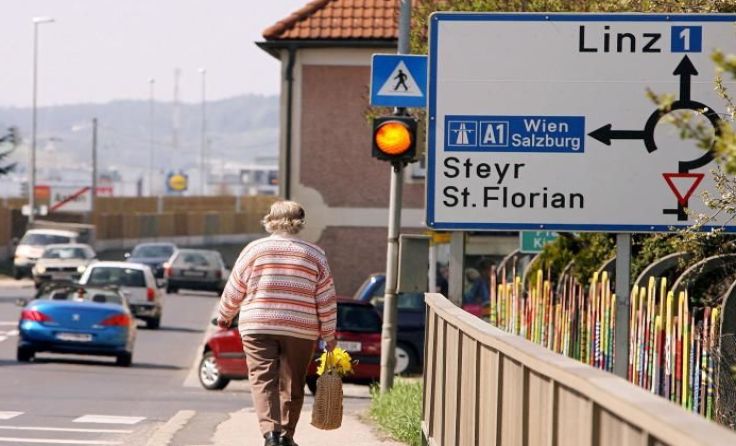 Immer wieder kommt es in Asten bei der Autobahnauf- und abfahrt zu Unfällen. Foto: Weihbold