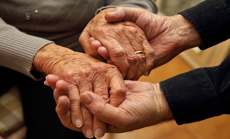 Gottfried Kneifel setzt sich für Pflegeheimplätze ein. Foto: mickyso/Shutterstock.co