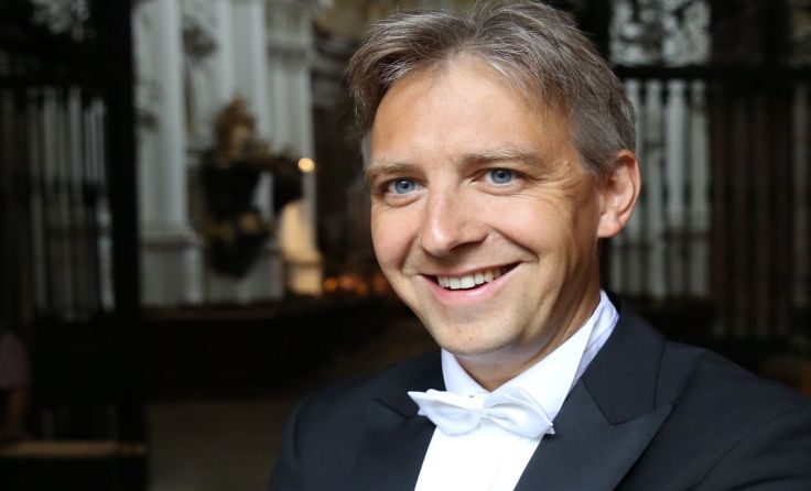 Matthias Giesen dirigiert in der Stadthalle Enns Beethovens Neunte.