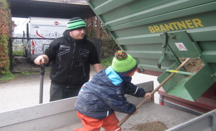 Schon die Kleinen helfen eifrig mit.Foto: ÖAAB 