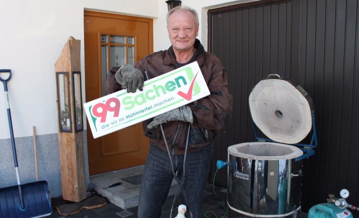 Erwin Atzmüller zeigt wie das Kunstwerk entsteht.