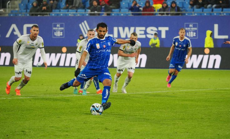 Ronivaldo verwertet sicher vom Elfmeterpunkt; Foto: gerd2709