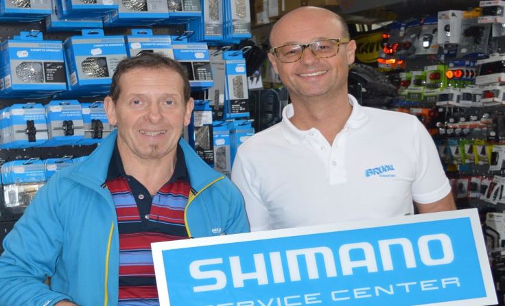 Die beiden Linzer Shimano-Spezialisten Alfred Brückl (r.) und Leo Kiesl. 
