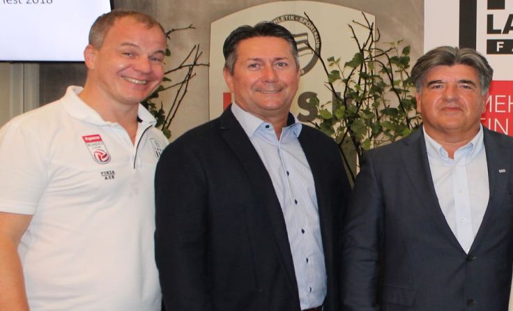 Im „Leading VIP-Bereich“ der TGW Arena in Pasching trafen sich die LASKLER.