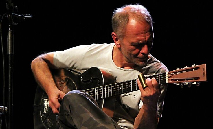 Musiker zum Anfassen: Peter Ratzenbeck spielt zugunsten der Lebenshilfe. Foto: Sonja Eder