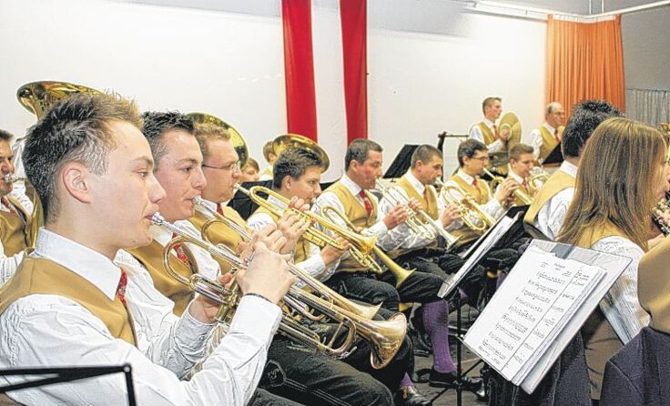 Traditionelles verbinden die Pierbacher Musikanten mit schmissiger Filmmusik. Foto: MV Pierbach