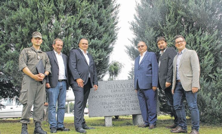 Die Schranken für die Tilly-Kaserne bleiben dauerhaft offen.