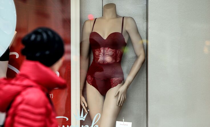 Attraktive Dessous sind reizvoll – aber bitte nicht mit Shapewear übertreiben! Foto: Weihbold