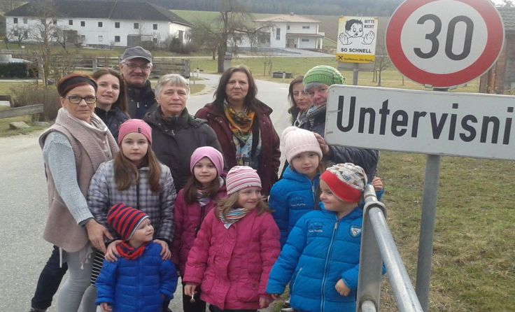 Den Untervisnitzern reicht's: Sie haben genug von durchfahrenden Rasern. Foto: Greindl