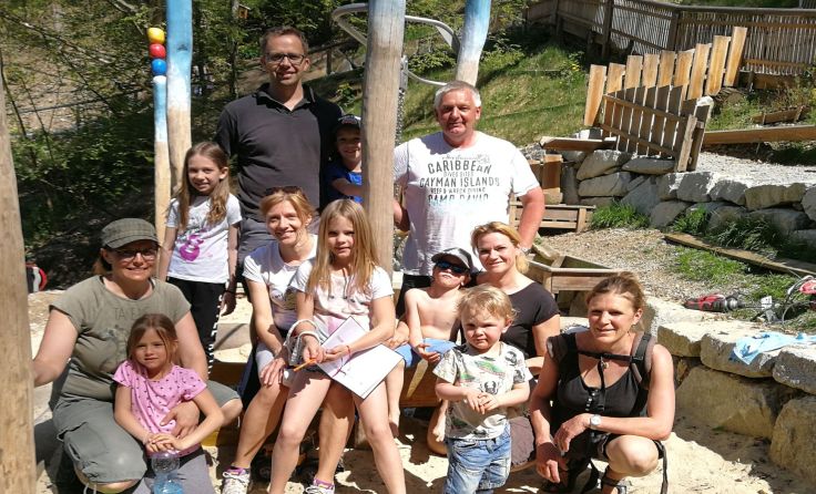 Viele fleißige Helfer haben den Wassererlebnispark nach der Winterpause in Schuss gebracht.