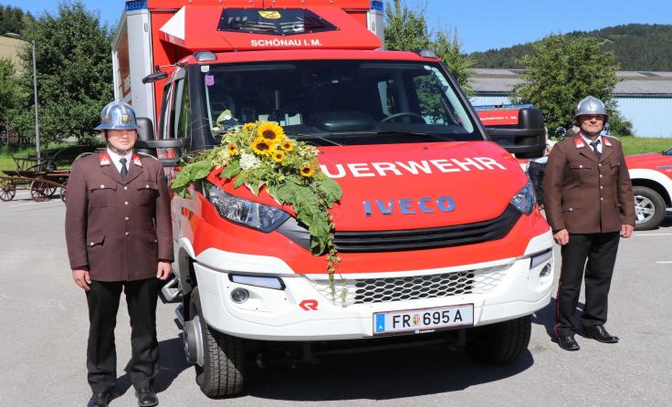 Das neue Kleinlöschfahrzeug-Logistik wurde beim Jubiläumsfest gesegnet. Foto: Summerauer