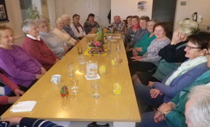 Willkommene Abwechslung: das gemeinsame Singen in St. Leonhard Foto: Hackl