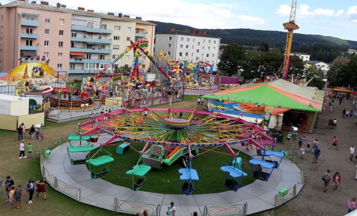Keine Erlebnismesse ohne den traditionellen Vergnügungspark. Foto: Greindl