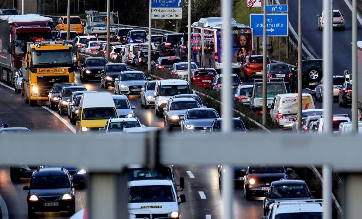Staugeplagte Mühlviertler sollen durch "Öffis" endlich entlastet werden. Foto: Weihbold