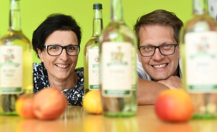 Spezialisten für Most, Frizzante, Essig und Senf: Eva und Norbert Eder Foto: Pankrazhofer