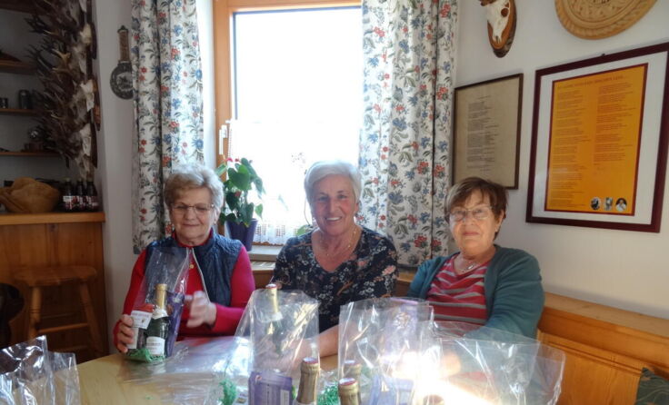 Anna Schatzl, Obfrau Maria Ruhaltinger, Hildegard Lehner (v. l.) (Foto: Anton Ruhaltinger)