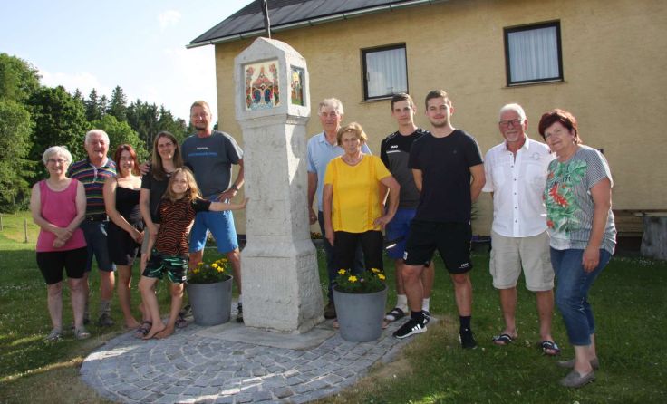 Die Dorfgemeinschaft Kiehberg ist zurecht stolz auf das renovierte Kreuzstöckl. Foto: privat