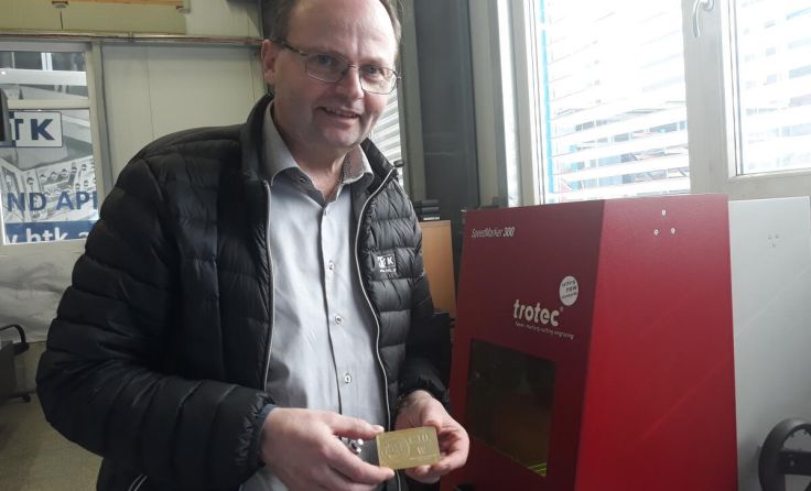 Stolz auf den KW Coin: Wirtschaftsbund-Obmann Karl Hüttmannsberger (Foto: Greindl)