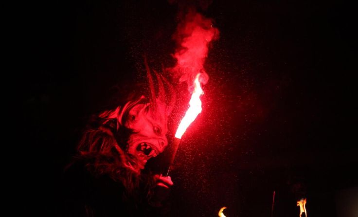 Perchten und Moorteufel verbreiten schaurig-schöne Stimmung. (Foto: Meloner Moorteufel)