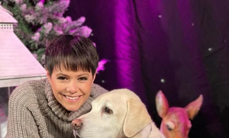 Francine Jordi mit ihrem Labrador Theo (Foto: Francine Jordi)